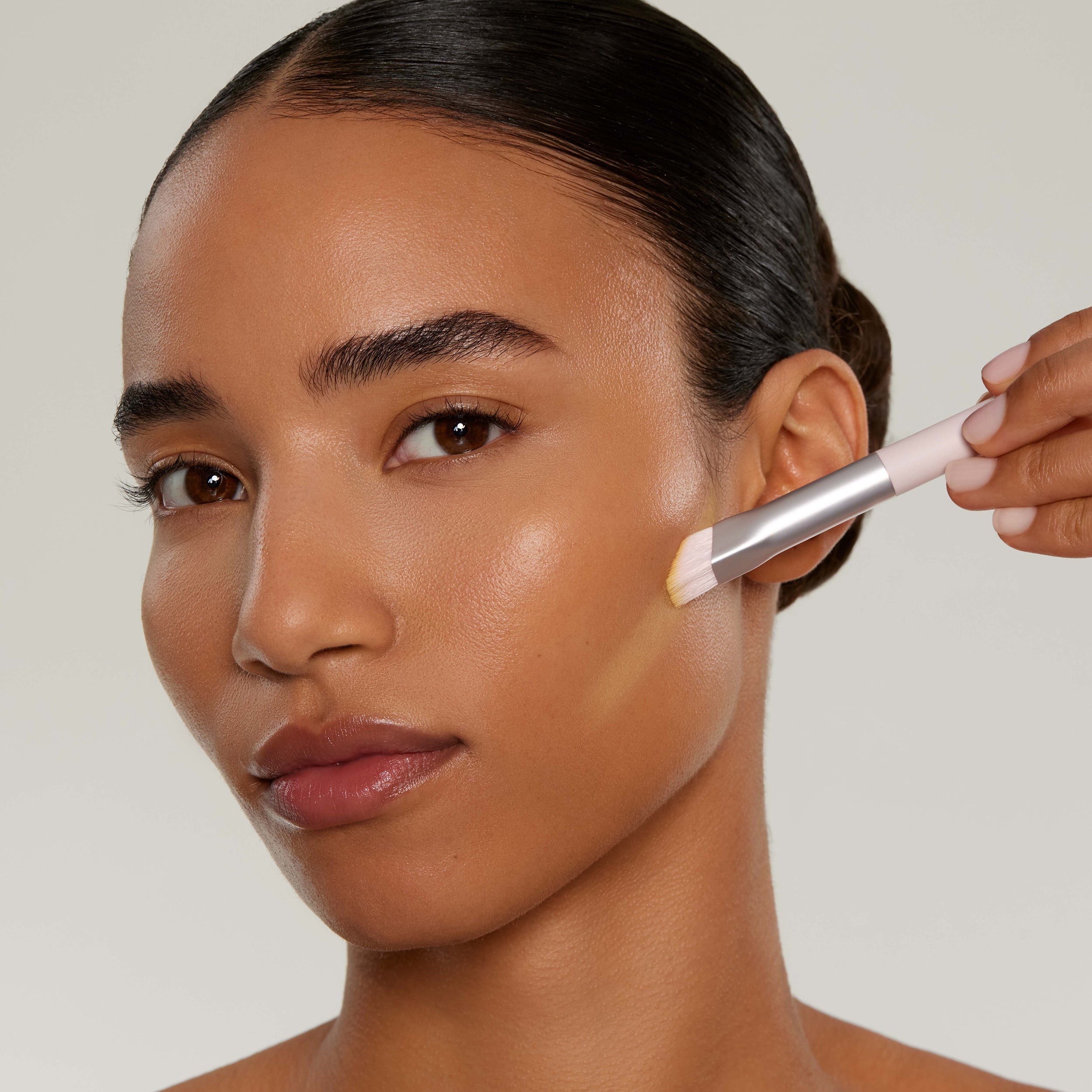 kyliecosmetics Precise Sculpting Complexion Brush 05