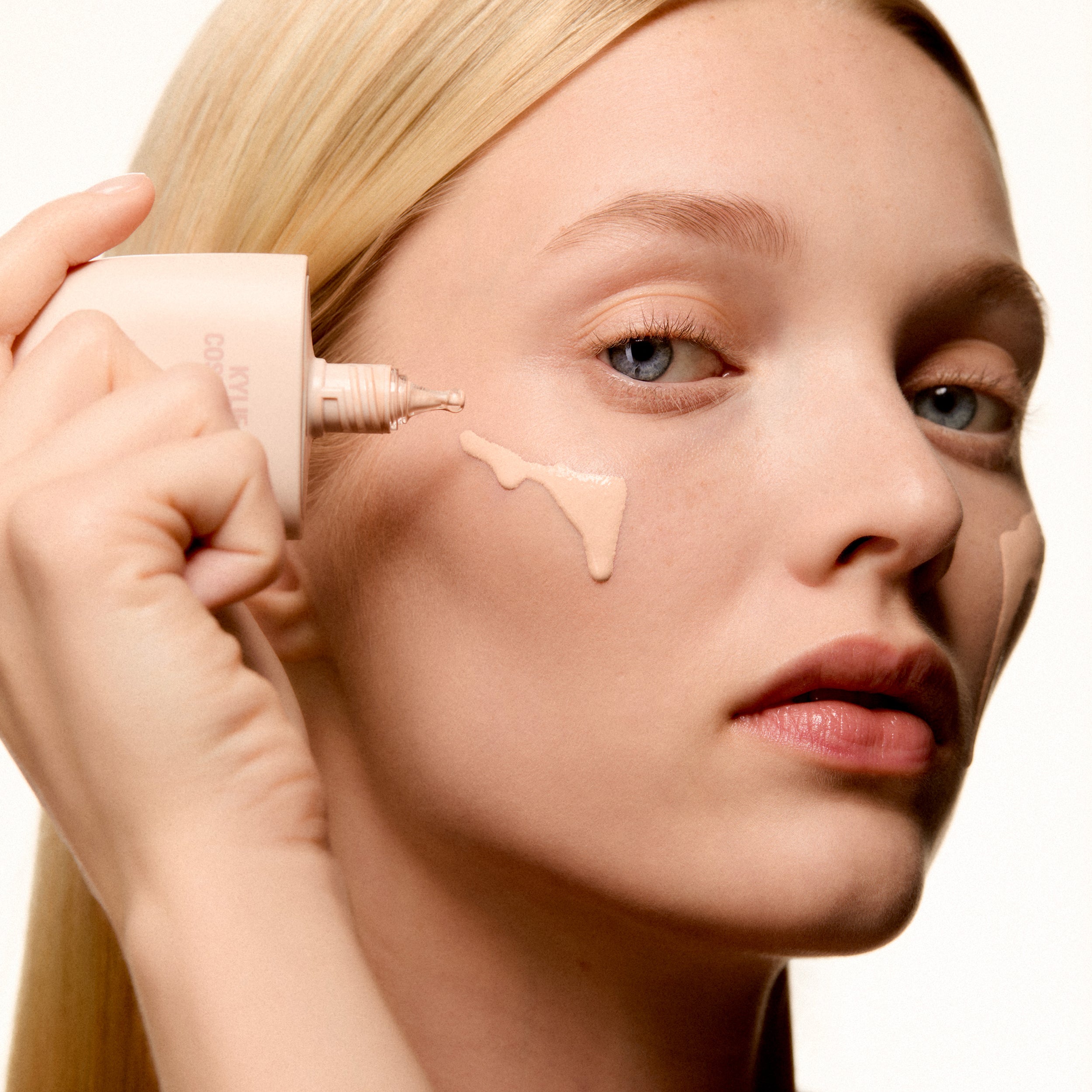 kyliecosmetics Skin Tint Blurring Elixir & Brush Duo